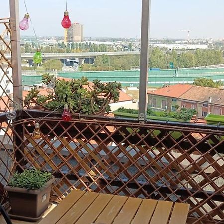 La Mansarda Di Pero Con Terrazza Apartman Kültér fotó