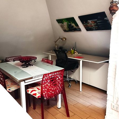 La Mansarda Di Pero Con Terrazza Apartman Kültér fotó