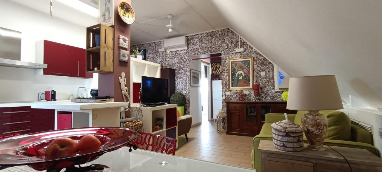 La Mansarda Di Pero Con Terrazza Apartman Kültér fotó