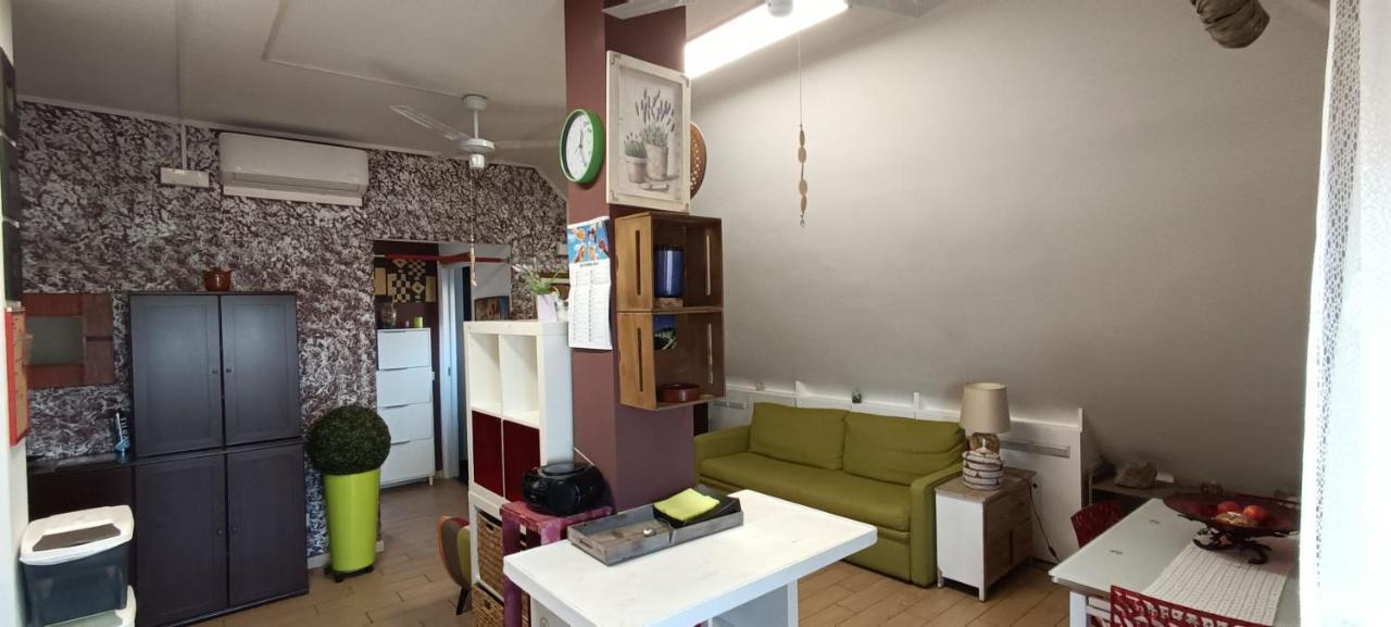 La Mansarda Di Pero Con Terrazza Apartman Kültér fotó